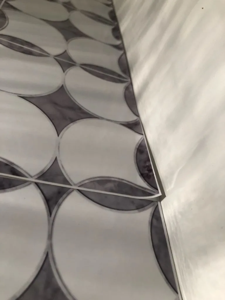 peel and stick vinyl tile as backsplash review