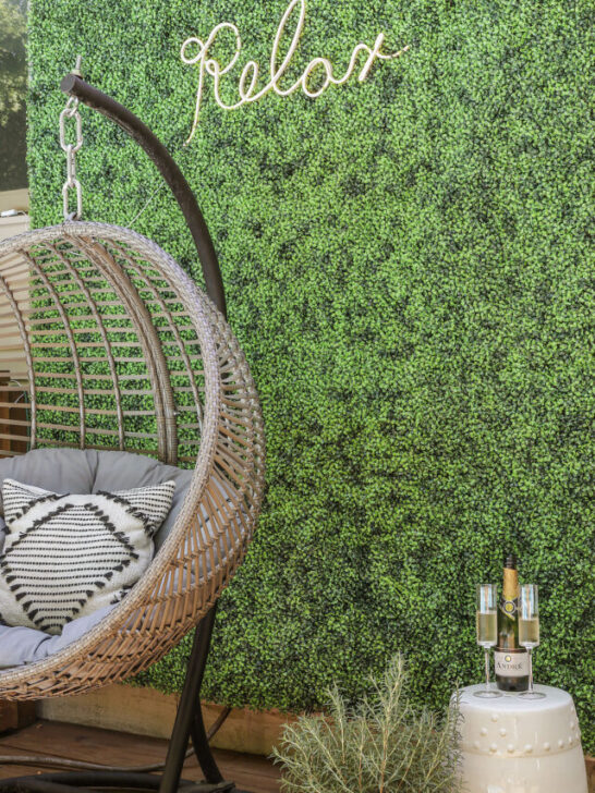 cropped-diy-faux-hedge-wall-for-picture-backdrop.jpg