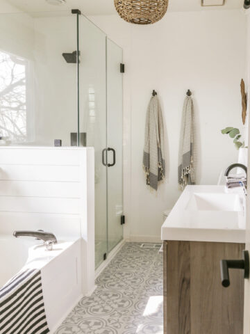 10 Cheap and Easy DIY Bathroom Flooring Ideas