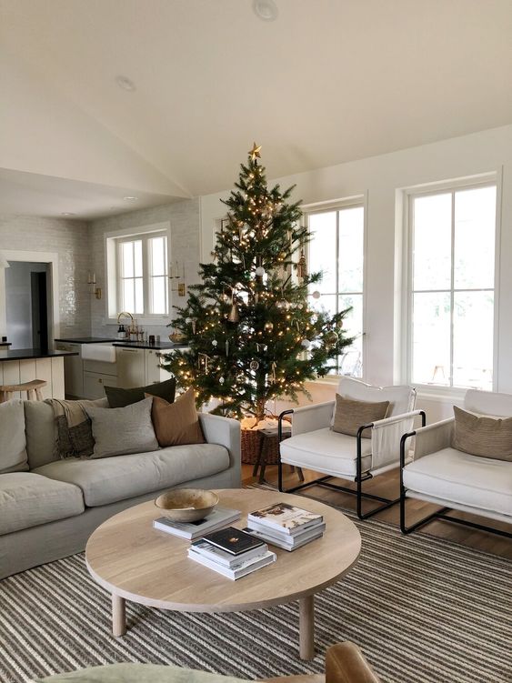 minimal christmas tree decorating inspiration 
