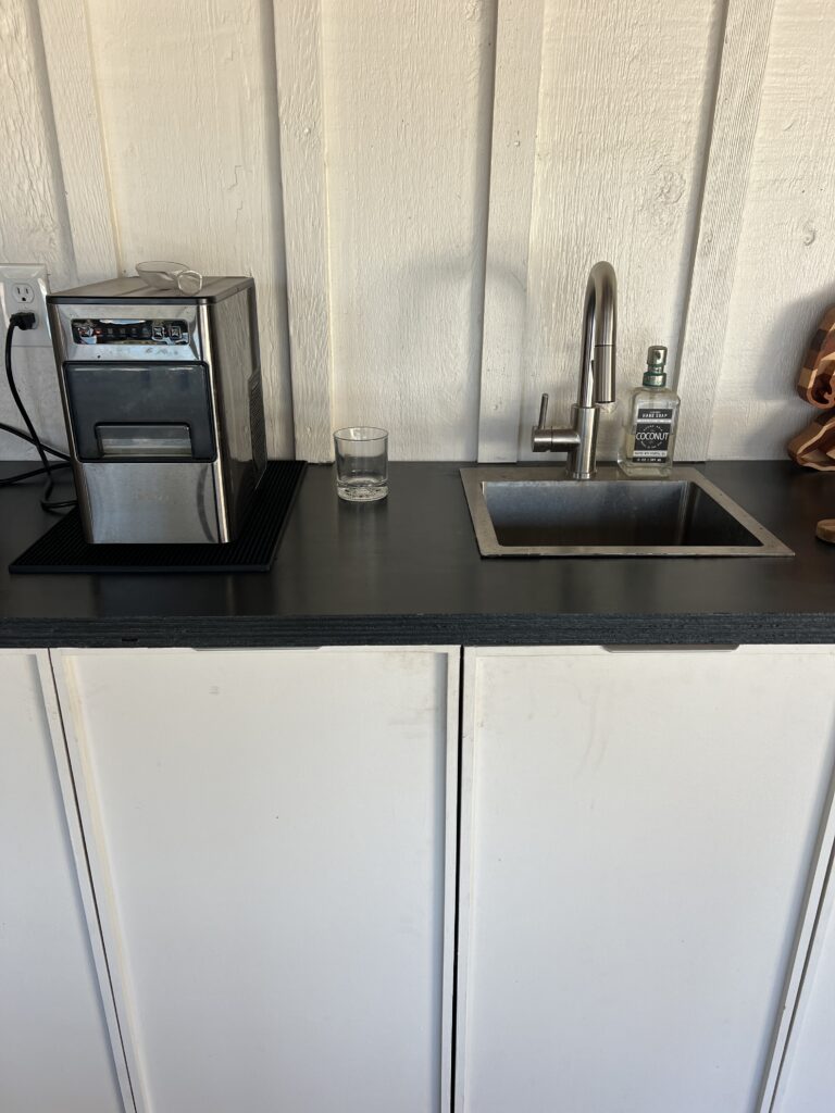 my diy black kitchen countertops shown two years after installing