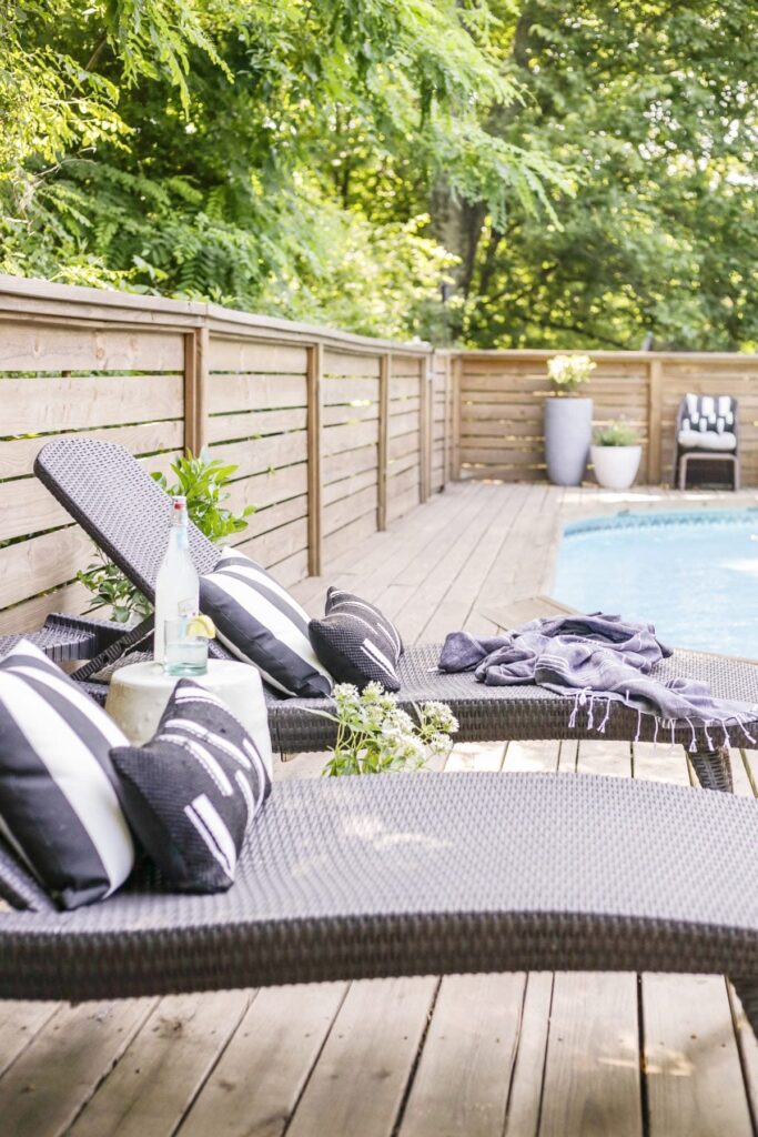 2 loungers on small pool deck