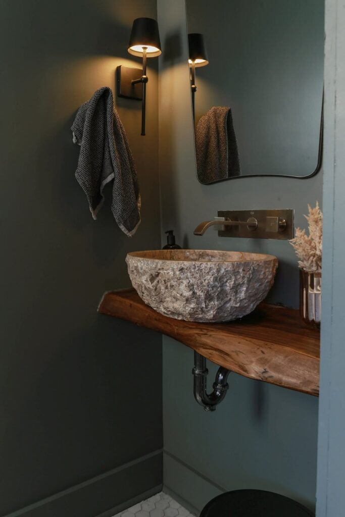 bathroom walls and ceiling painted in duxbury gray by benjamin moore