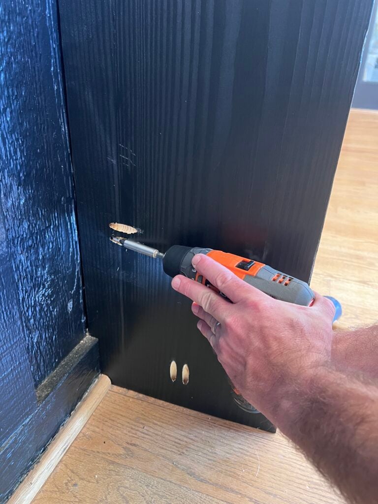 installing diy waterfall countertops to kitchen bar 