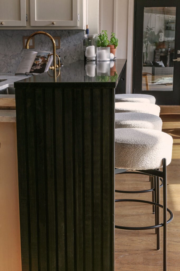 waterfall countertop that frames out a bar in kitchen 